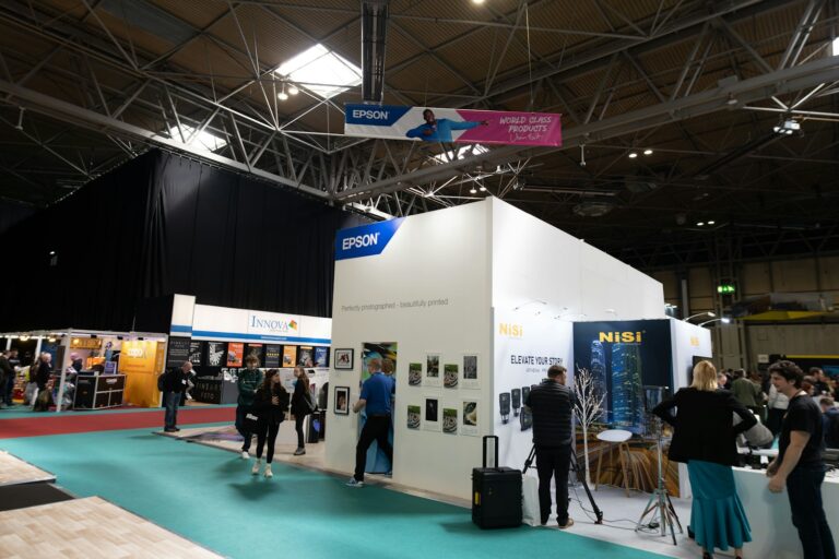 Technologie i wizualizacje, które zmieniają współczesne stoiska targowe
